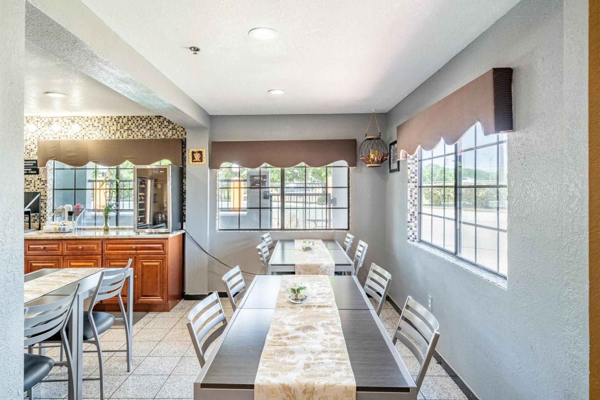 Super 8 By Wyndham San Antonio/Riverwalk Area Εξωτερικό φωτογραφία