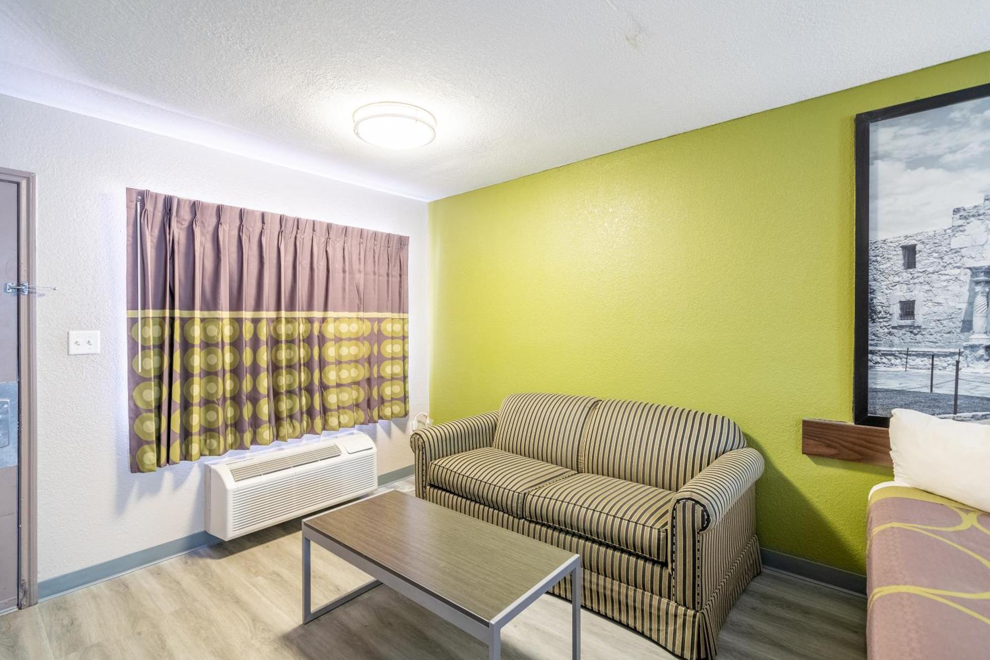 Super 8 By Wyndham San Antonio/Riverwalk Area Εξωτερικό φωτογραφία
