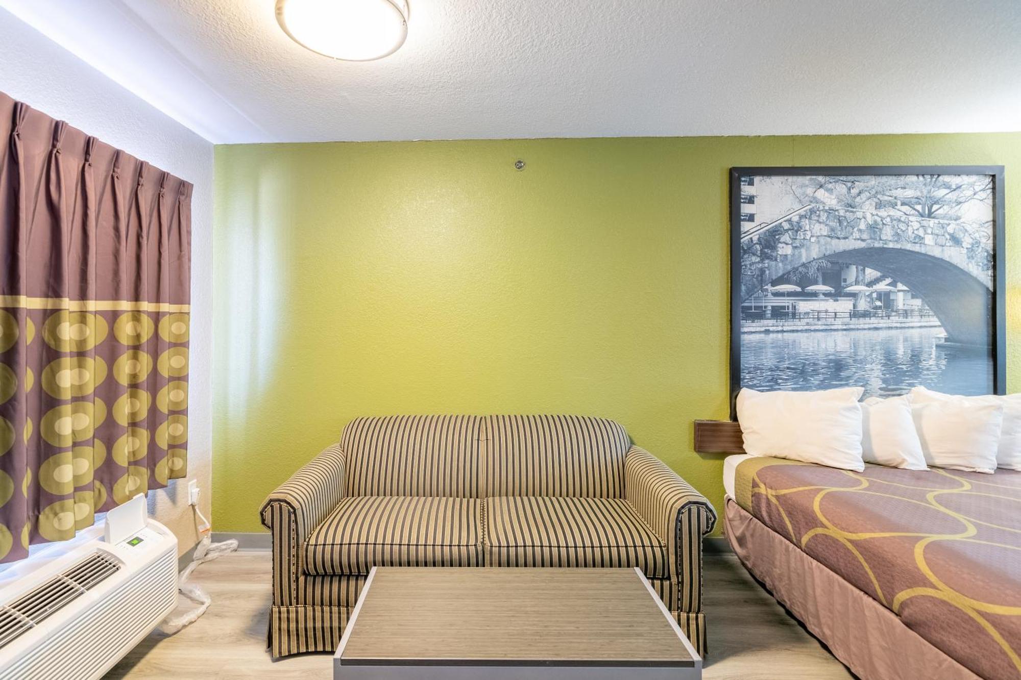 Super 8 By Wyndham San Antonio/Riverwalk Area Εξωτερικό φωτογραφία