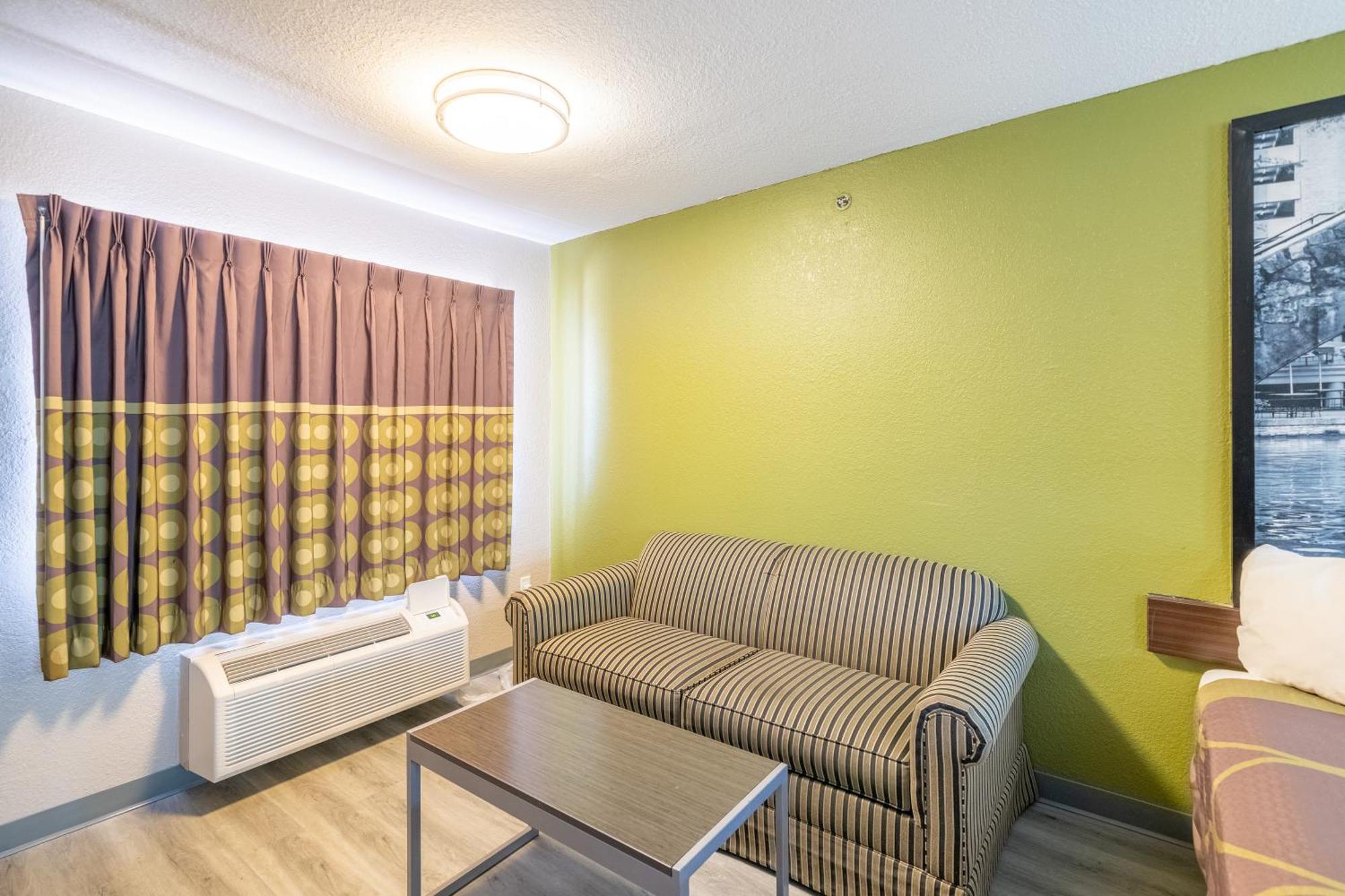 Super 8 By Wyndham San Antonio/Riverwalk Area Εξωτερικό φωτογραφία